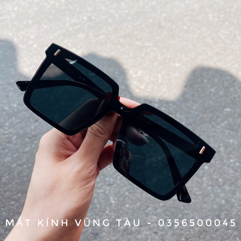 kính râm đen