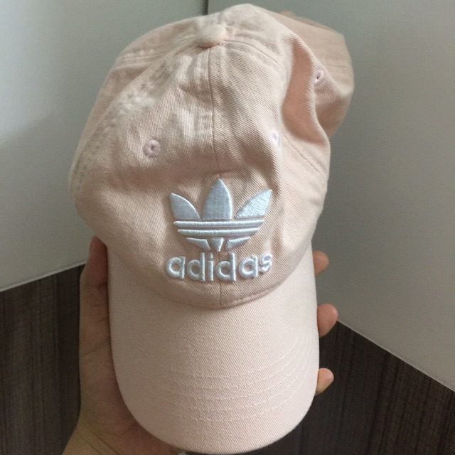 Mũ adidas màu hồng