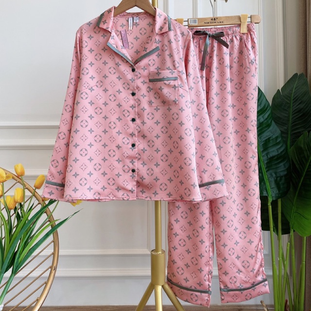 Bộ pyjama lụa satin LV