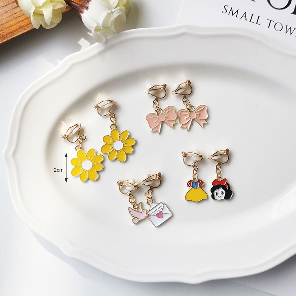 Bông Tai Dạng Kẹp Không Cần Xỏ Lỗ Màu Vàng Họa Tiết Hoạt Hình Phong Cách Công Chúa Hàn Quốc Không Gây Dị Ứng Cho Bé Gái