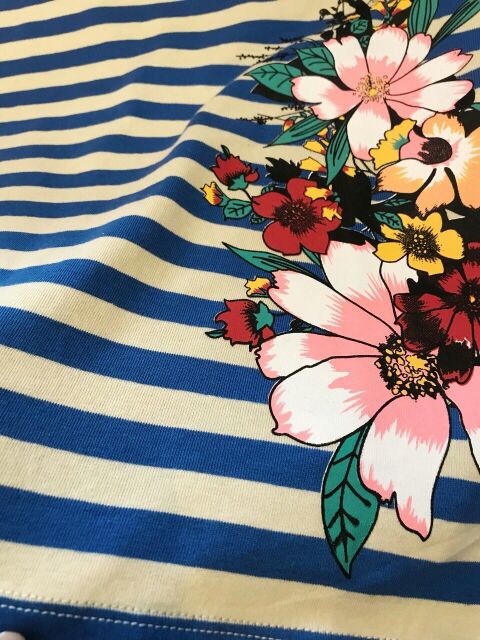 Áo thun sọc in hoa lá