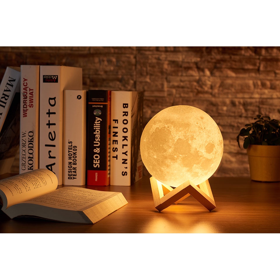 Đèn Ngủ LED Hình Mặt Trăng 8cm Chạy Bằng Pin Có Giá Đỡ