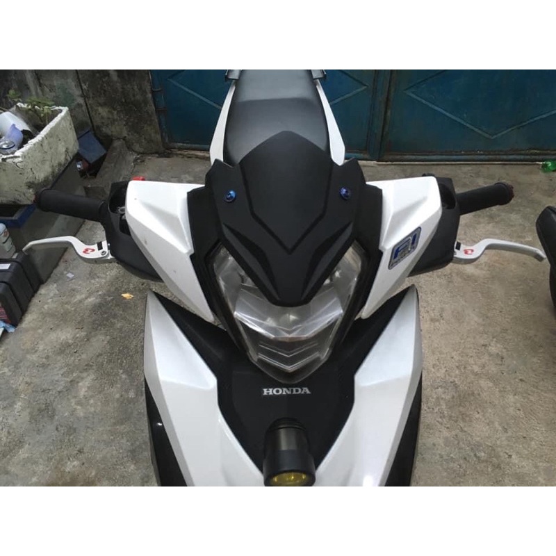 Mão sói cho Winner khoét lỗ sẵn