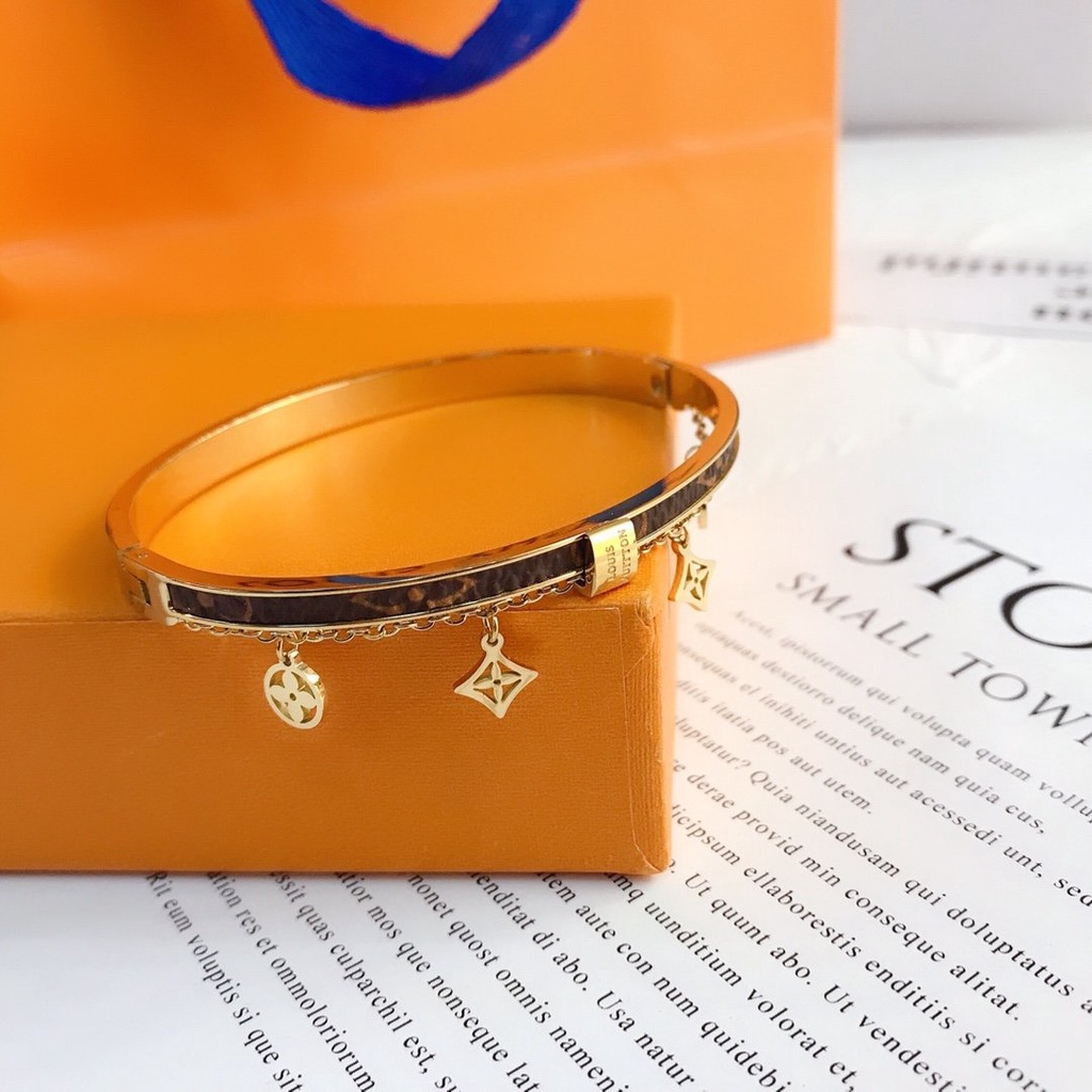 Vòng Tay Louis Vuitton Bằng Thép Titan Họa Tiết LV Monogram