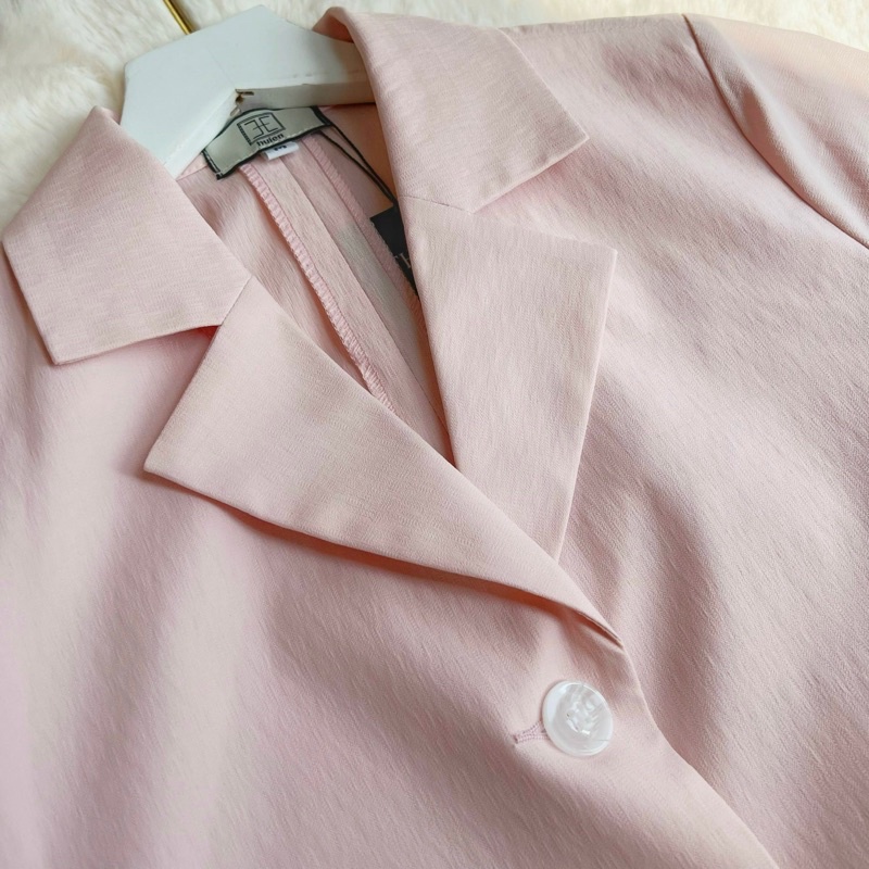Blazer Huien thiết kế dáng lửng cộc màu hồng siêu hot, siêu xinh | BigBuy360 - bigbuy360.vn