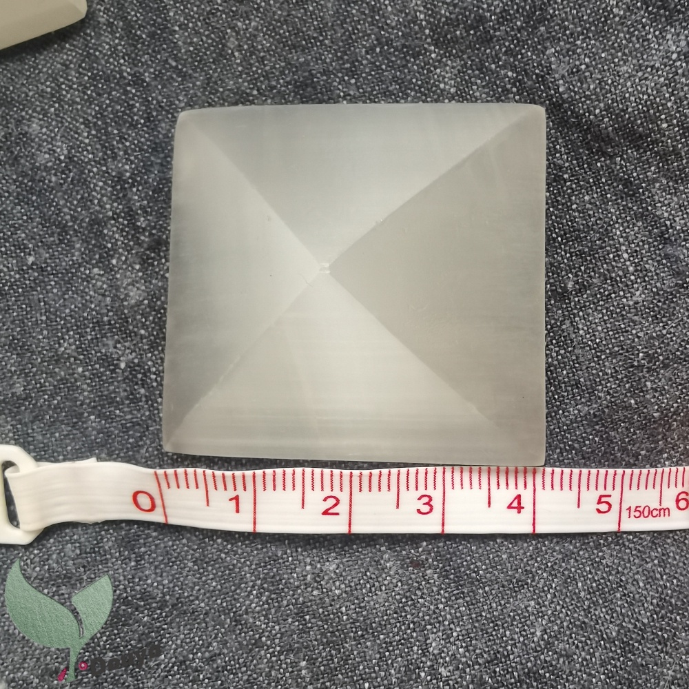 Kim Tự Tháp Selenite Thiền Bằng Ion Âm
