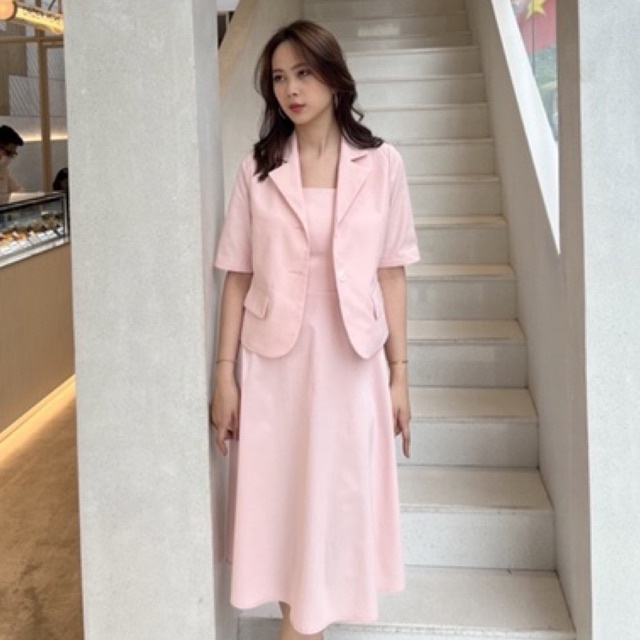 Blazer Huien thiết kế dáng lửng cộc màu hồng siêu hot, siêu xinh | BigBuy360 - bigbuy360.vn