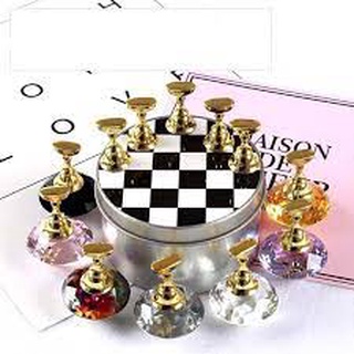 Đế bàn cờ trưng mẫu móng nail