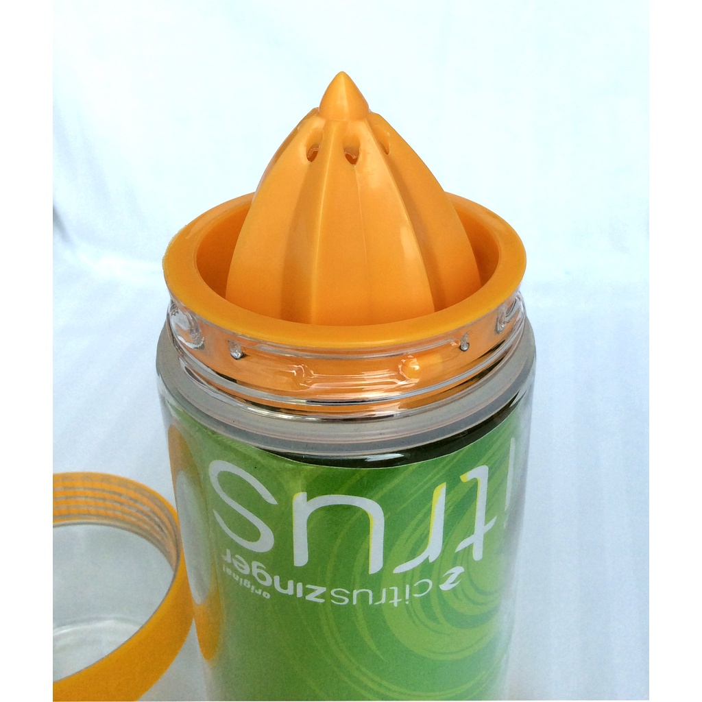 Bình nước có dụng cụ vắt cam tiện dụng 800ml