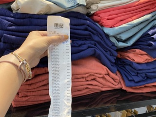 Áo phông kèm bra Uniqlo