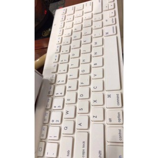 Bàn phím không dây Bluetooth .
