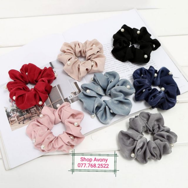 Dây cột tóc vải Scrunchies đính hạt ngọc trắng