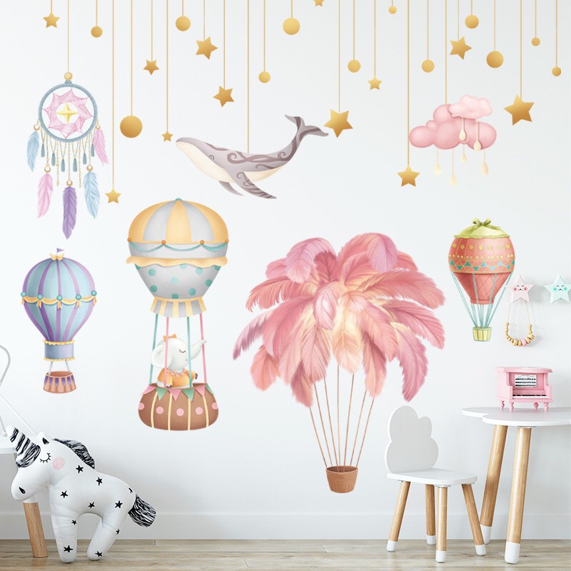 Decal trang trí tường - Rèm dây cá voi chuông gió và những khinh khí cầu