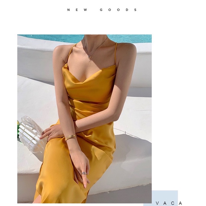 Đầm Lụa Vàng Lưng Đổ Xẻ Tà