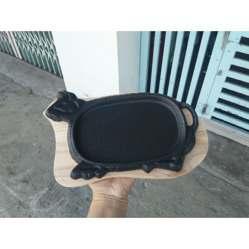 Chảo gang bittet đầu bò sâu lòng kèm đế gỗ