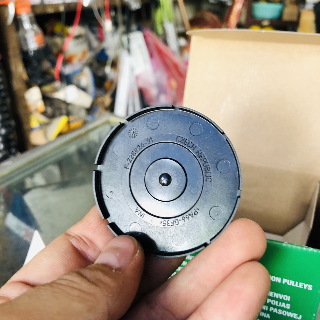 PULLEY ĐẦU DINAMO ( MÁY PHÁT) HYUNDAI SOLATI 16 CHỔ