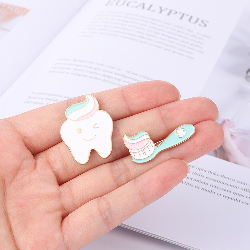 Ghim cài áo QIHE JEWELRY hình răng/ bàn chải đánh răng phong cách độc lạ dùng làm quà tặng cho bạn bè