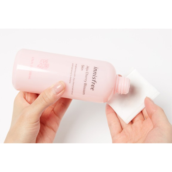 NƯỚC HOA HỒNG DƯỠNG TRẮNG INNISFREE JEJU CHERRY BLOSSOM SKIN 200ML