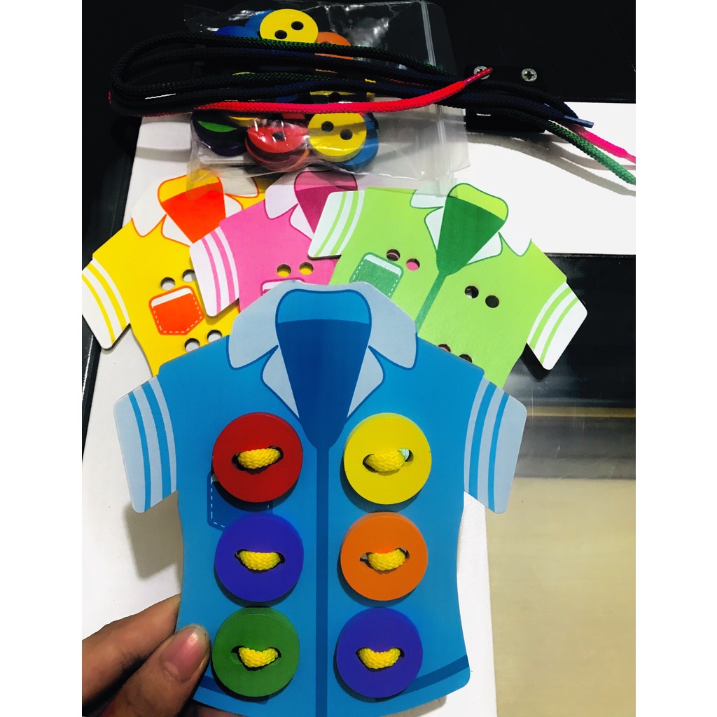 Đồ Chơi Xâu Cúc Áo Mini Bằng Gỗ An Toàn Cho Bé - Set 2 Áo