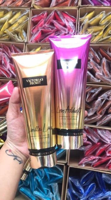 Sữa Dưỡng Thể VICTORIA SECRET AMBER ROMANCE BODY LOTION(Chính Hãng)