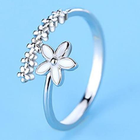 nhẫn bạc hình cánh hoa , kiểu dáng mới .hót nhất năm nay