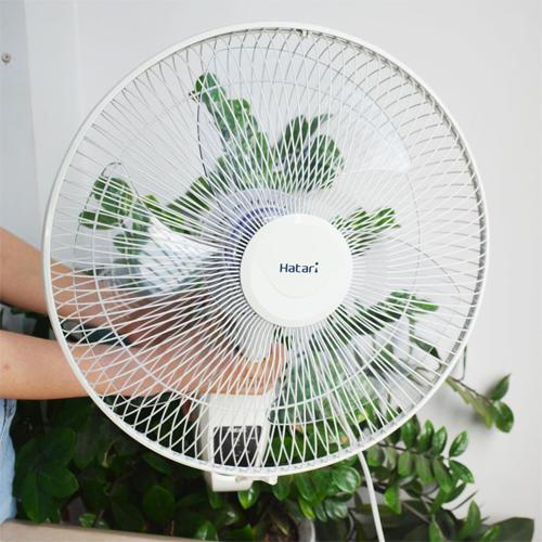 Quạt treo tường Hatari W18R1 có điều khiển từ xa