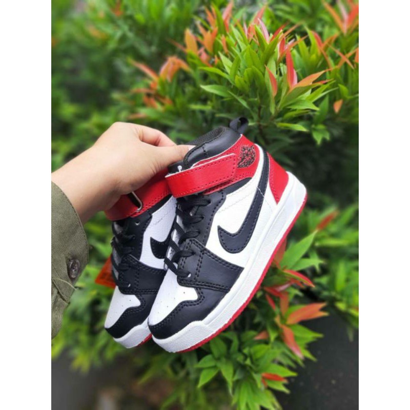 Giày Thể Thao Nike Air Jordan Chính Hãng Phối Màu Đen Trắng Đỏ Thời Trang Cá Tính Dành Cho Bé