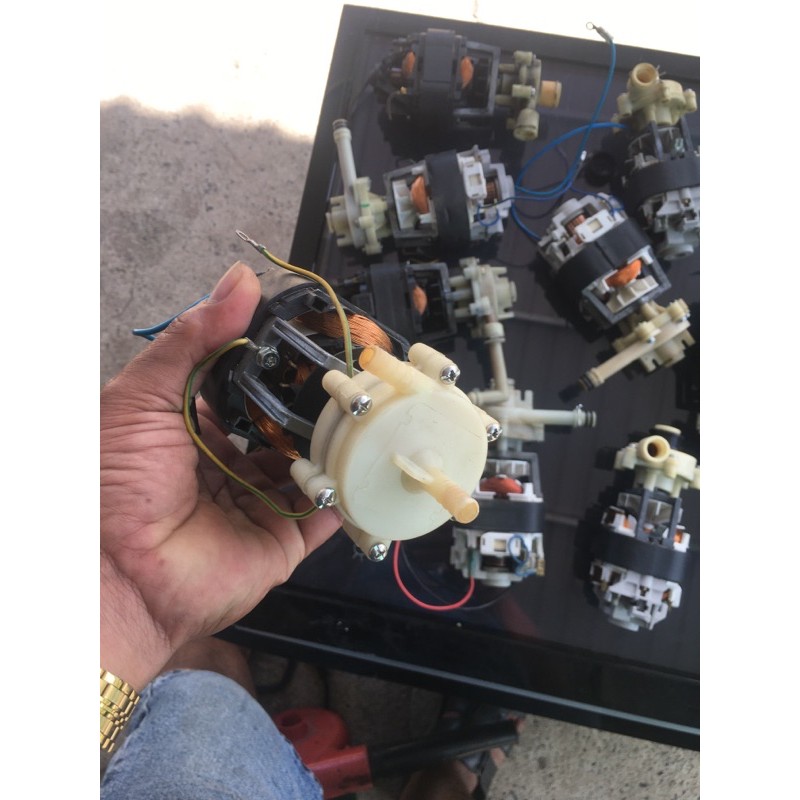 Mô tơ bơm nước máy nước nóng .