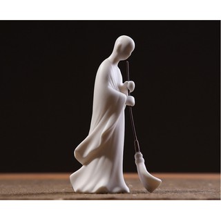 Thiền sư quét lá | Gốm trắng cao cấp