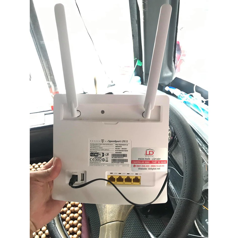 Modem wifi 4G/LTE tốc độ cao Huawei B593, 32 user, 4 cổng LAN, đã bao gồm 2 ăngten (dùng cho xe khách, tàu du lịch...)