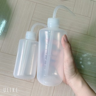 Bình vòi cong và bộ dụng cụ làm vườn