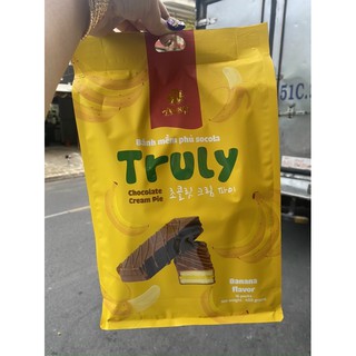 Bánh Truly Mềm phủ Sô cô la với kem chuối và dưa hấu