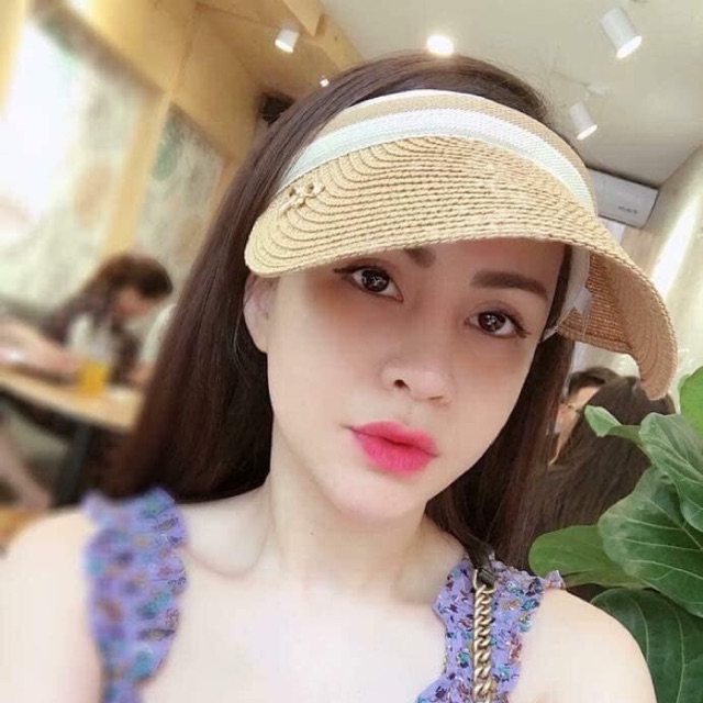Mũ lưỡi cói đi biển