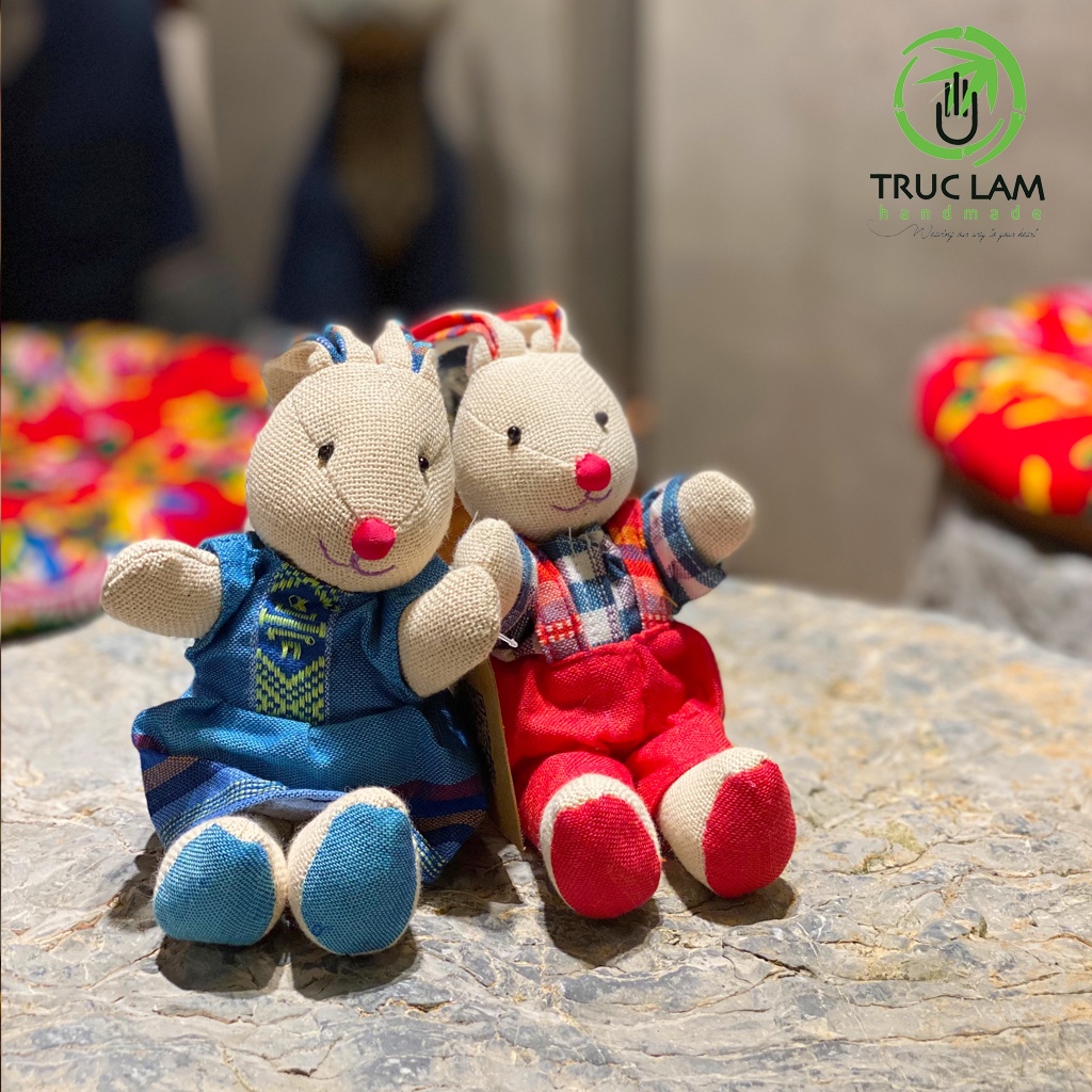 Combo Đôi Bạn Thỏ Nhồi Bông Mặc Trang Phục Vải Dệt Tay Thổ Cẩm Thái Mai Châu Size Nhỏ – Trúc Lâm Handmade