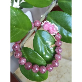 Vòng tay tỳ hưu ruby bọc bạc mix vòng dâu tây