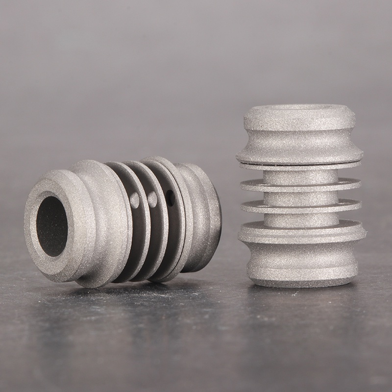 Mặt Dây Chuyền Hình Ống Gas Tritium Phát Sáng Trong Bóng Tối 15 Năm Bằng Hợp Kim Titan CNEDC