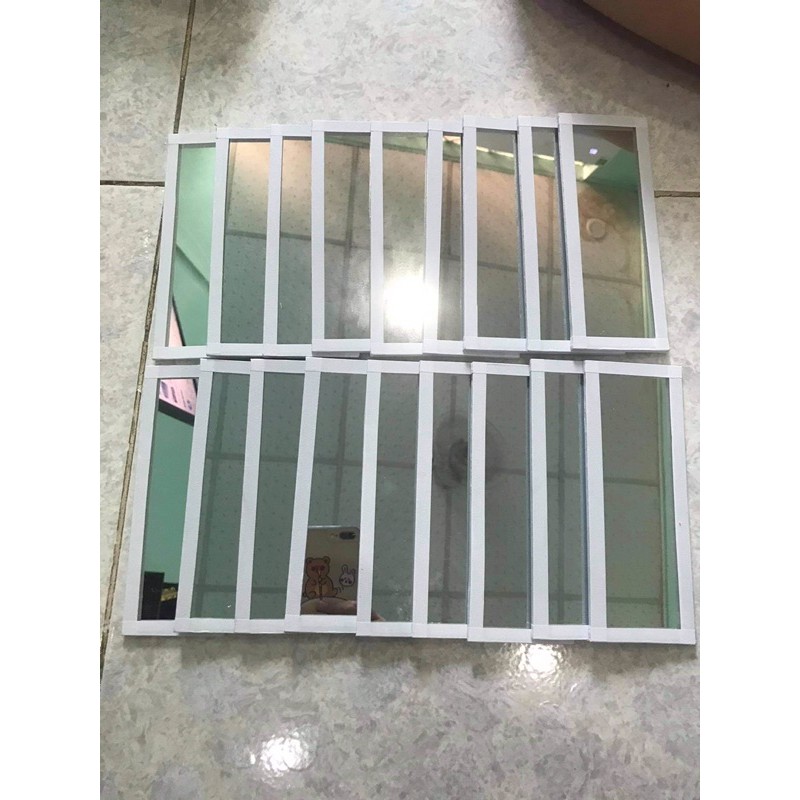 Kính kè dành la hán chạy tay và betta