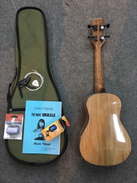 Soprano Ukulele mặt thông ( kèm full phụ kiện )