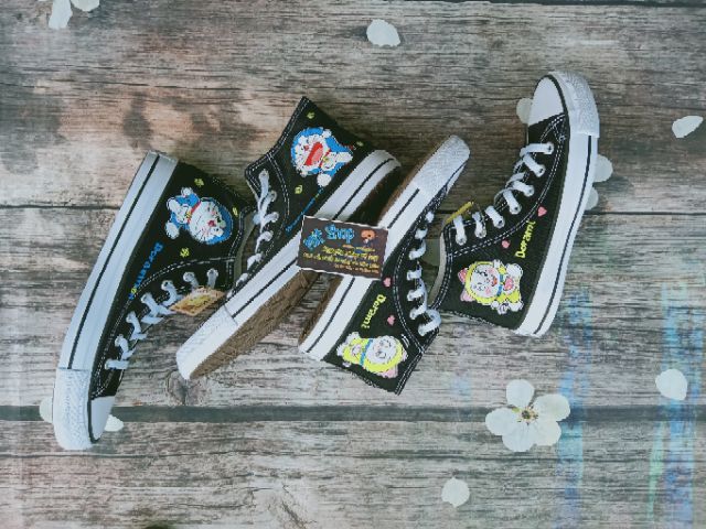 Giày vẽ tay Doreamon