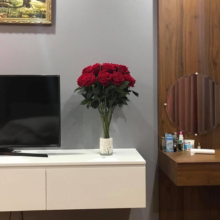 Hoa Hồng Nhung Giả bông to cành dài 70cm đường kính bông 10cm chất liệu nỉ nhung, phù hợp với mọi không gian