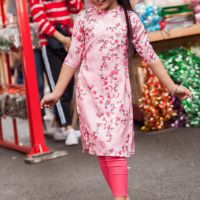 Sét áo dài gấm anh đào kèm quần kaki lụa.