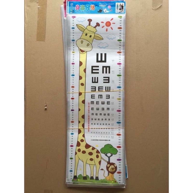 Decal dán tường đo chiều cao cho bé.