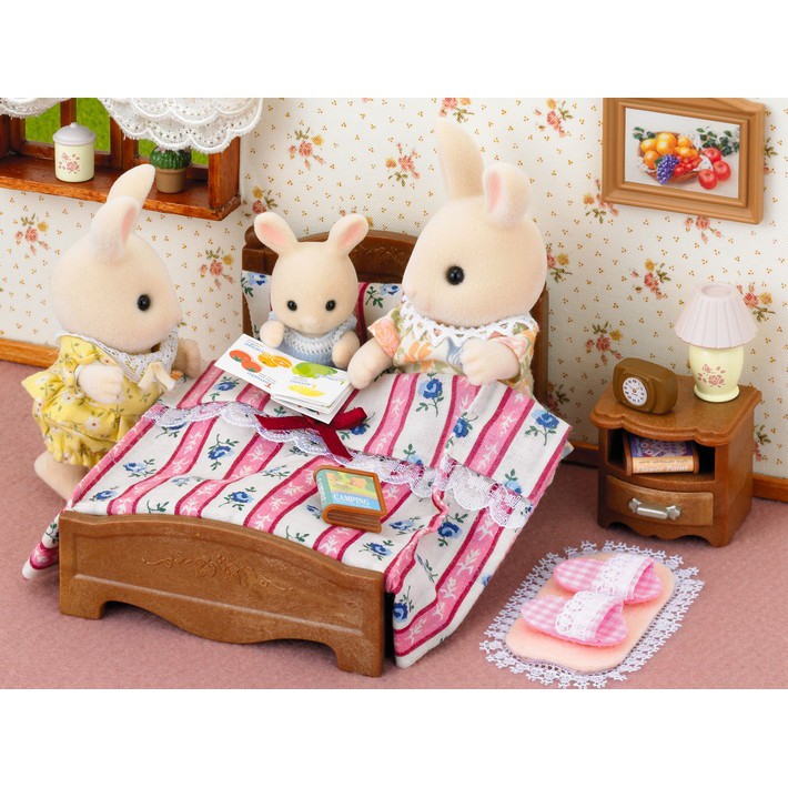 Đồ chơi nhà búp bê Sylvanian Families Giường ngủ 5019