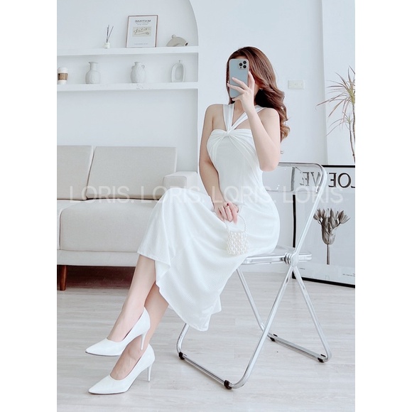 Đầm Suzy trắng cổ yếm dây lưng dáng xoè