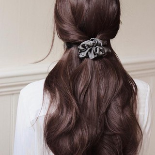Chun buộc tóc scrunchie lụa Màu Bạc