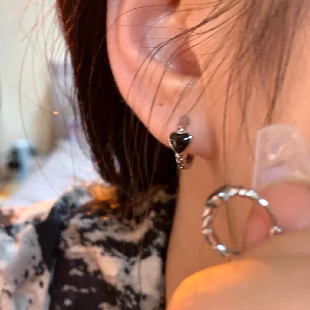 Khuyên Tai Hình Trái Tim Màu Đen Phong Cách Cổ Điển / Bông Tai Hình Trái Tim Màu Đen Dễ Phối Đồ Thời Trang Cao Cấp