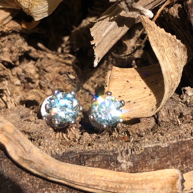 Bông tai Moissanite 4,0 ly xanh dương bạc 925 mạ bạch kim TRẺ TRUNG LẠ MẮT