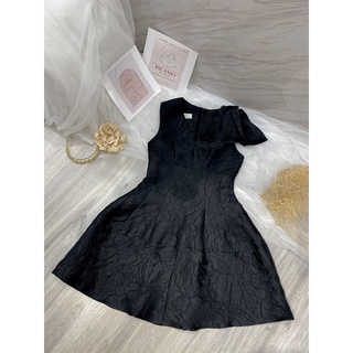 Đầm gấm cổ V nơ vai, Céci Store