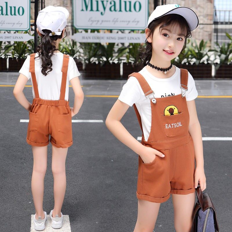 Children's clothing girls suspenders suits Korean two-piece suits, big boys and girls students T shirt suspenders shortsBộ Đồ Trẻ Em Quần Yếm Bé Gái Bộ Hai Chiếc Phong Cách Hàn Quốc Bé Gái Vừa Và Lớn Học SinhTQuần Short Yếm Áo Sơ Mi