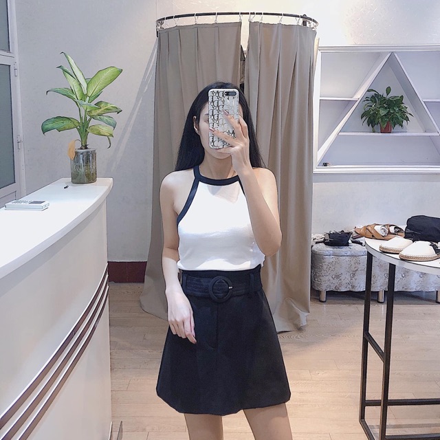 Áo zara 3 lỗ trắng sz M dáng ôm, chất thun mặc ôm người chanh sả cực lun, mix với chân váy hay quần jean đều chảnh